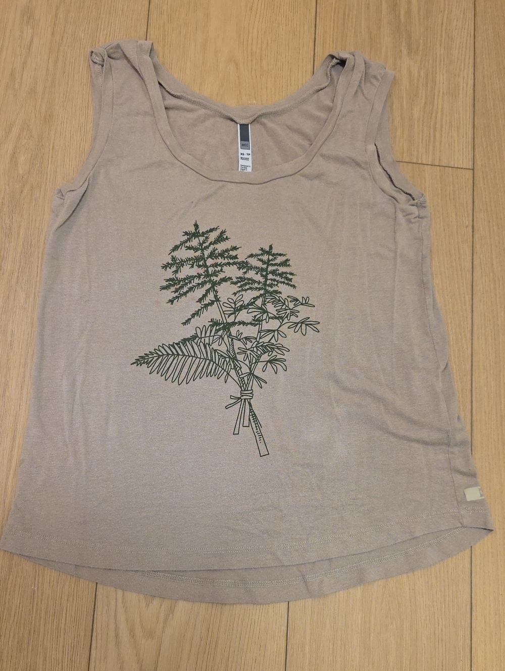 MEC Grey-Beige Botanical Fern Leaf Graphic Tank Top - XS